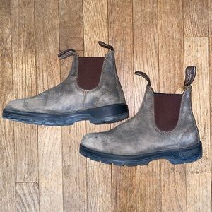 LIKE NEW Rustic Brown Blundstones- SIZE 4.5 (6.5-7 US)